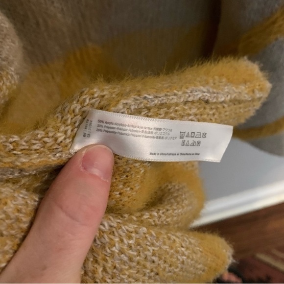 Anthropologie - Akemi + Kin - Sedona Textured Diamond Kimono Cardigan
Sweater - Picture 5 of 8